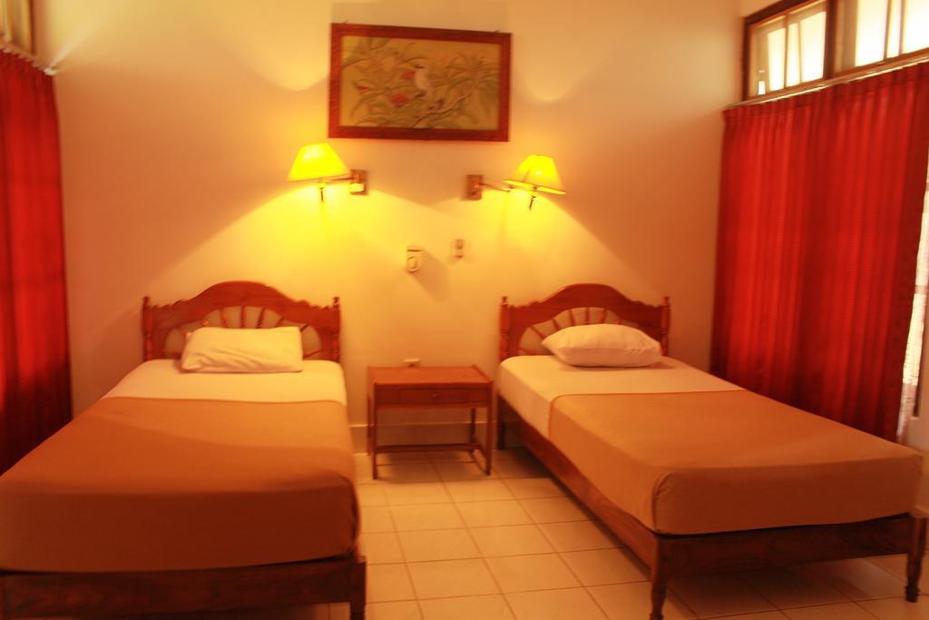 Hotel Angsoka Temukus Habitación foto